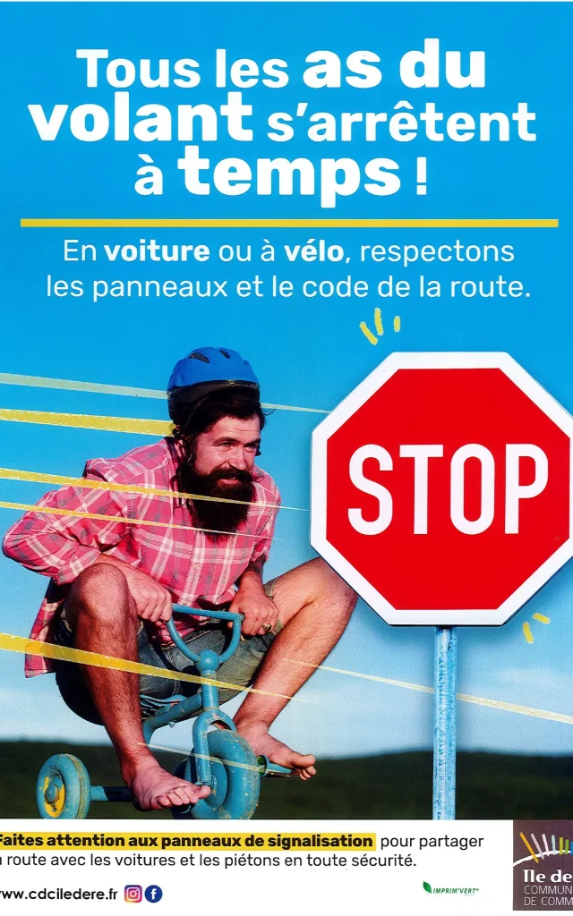 Cycliste arrêté devant un panneau STOP, slogan : Tous les as du volant s’arrêtent à temps
