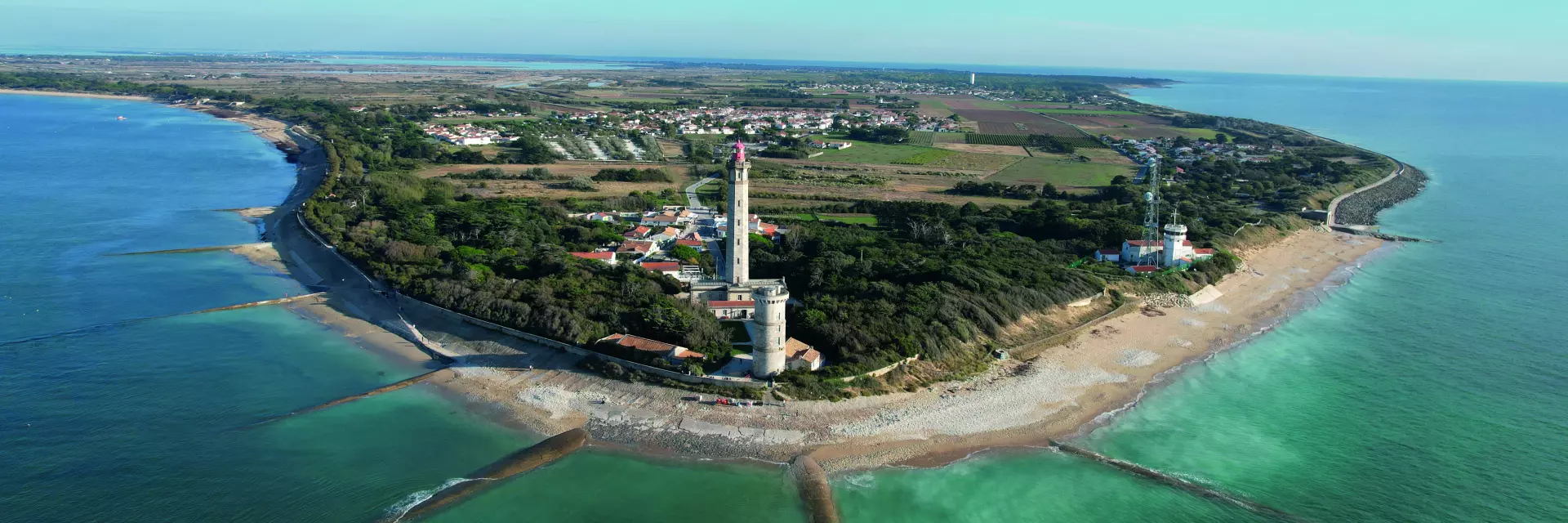 Le Phare Des Baleines Destination Ile De Re Jules Serrurier