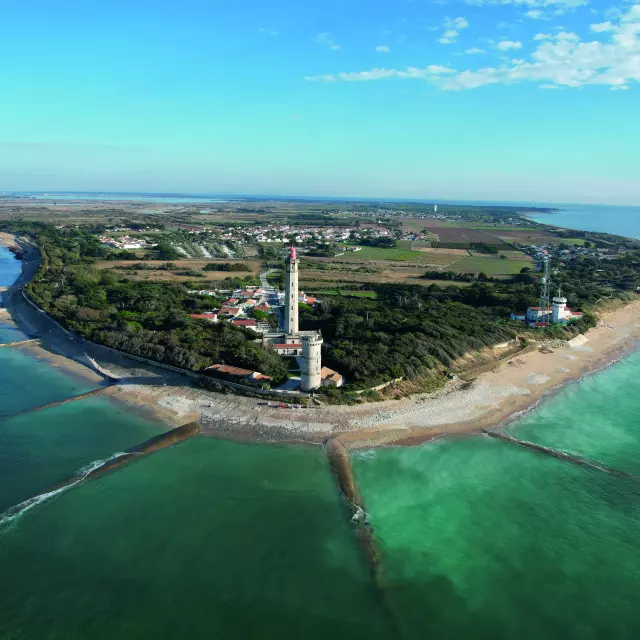 Le Phare Des Baleines Destination Ile De Re Jules Serrurier