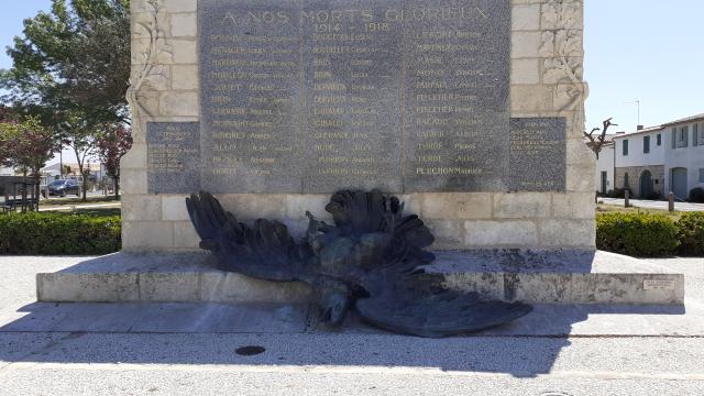 Kriegsdenkmal auf dem Square Roger Bonin