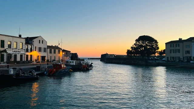 Coucher de soleil sur le port de Saint-Martin