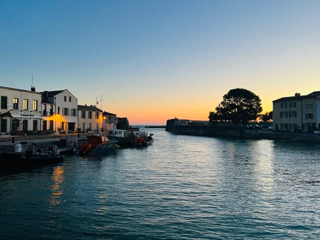 Coucher de soleil sur le port de Saint-Martin