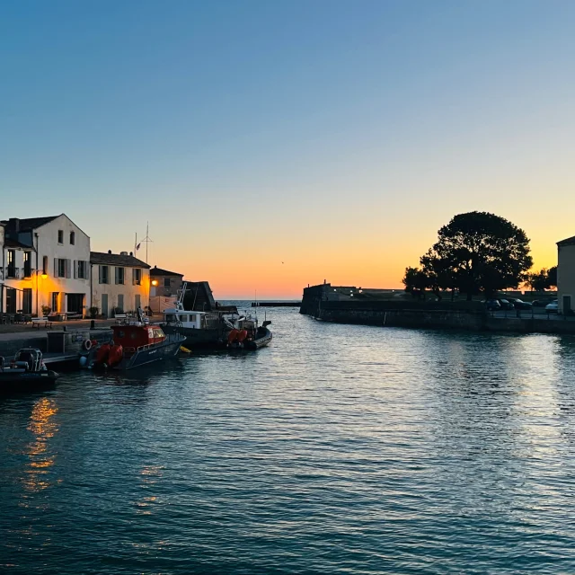 Puesta de sol Port Saint Martin Ile De Re Jerome Lechelle