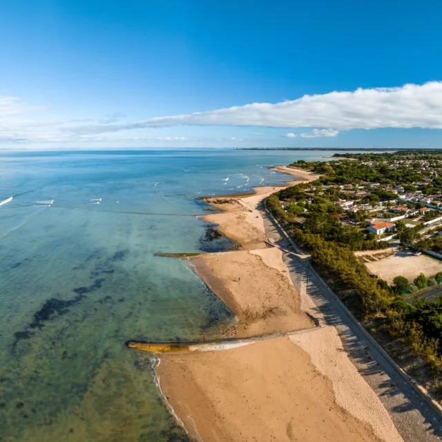 Vista aérea de la playa de Gros Jonc Les Portes En Re Ile De Re Edouard Salmon Skystudio