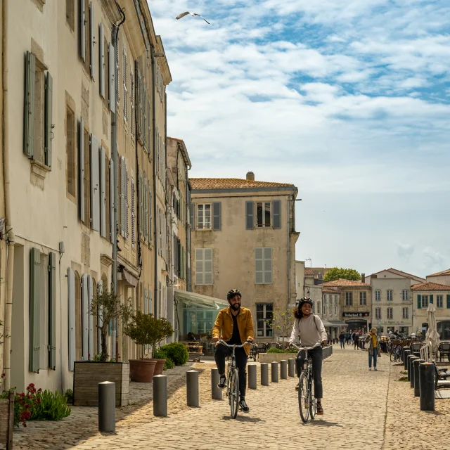 Paseo en bicicleta en pareja San Martin Crtna