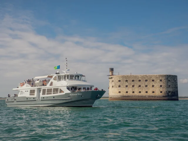 Bateau Touristique Croisiere Inter Iles Fort Boyard