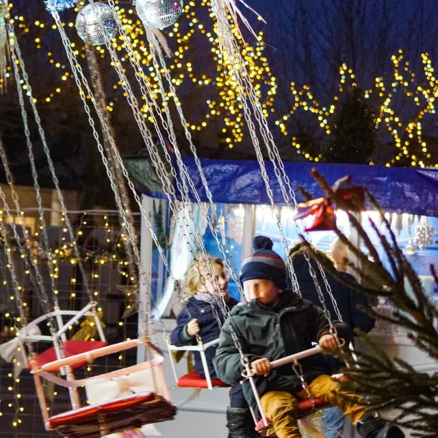 Niños en una isla de Navidad Por Marion Diocles