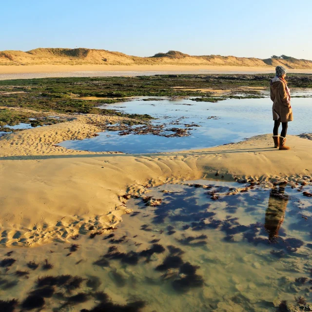 Femme Bord De Mer Ile De Re Hello Travelers