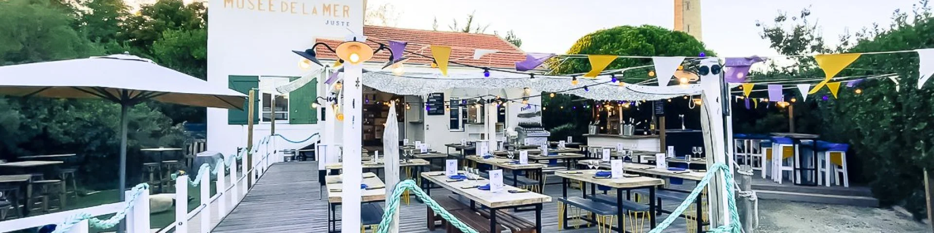 Restaurant Juste Phare Des Baleines Saint Clement Des Baleines Ile De Re Coup De Projecteur