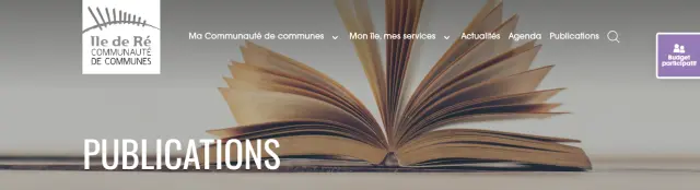En-tête du site web de la Communauté de communes de l'Île de Ré pour la section Publications, illustré par un livre ouvert.
