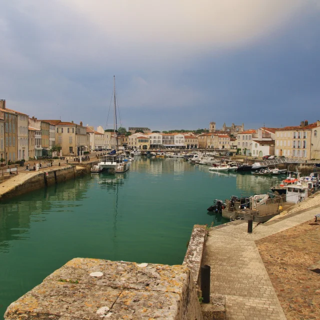 Instagram #destinationiledere