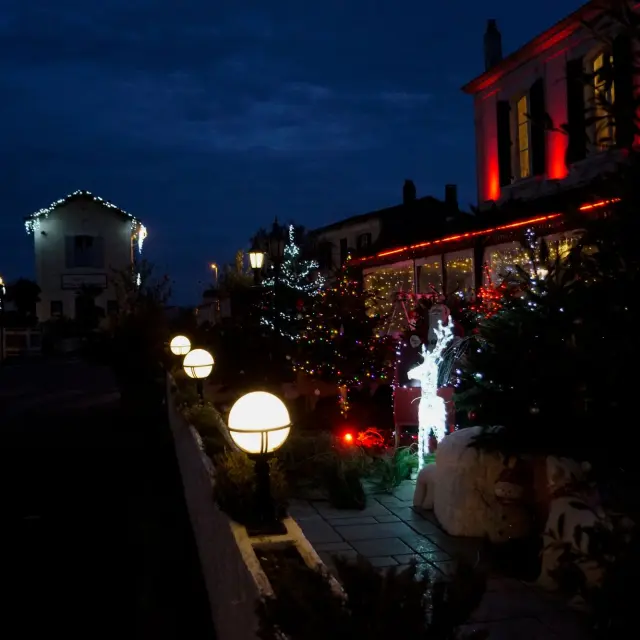 2025 12 Ars En Re Le Cafe Du Commerce Decoration Noel 3